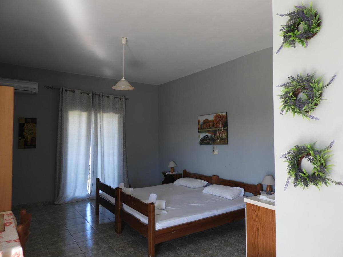 Maria Anastasia Studios Τραπεζάκι Εξωτερικό φωτογραφία