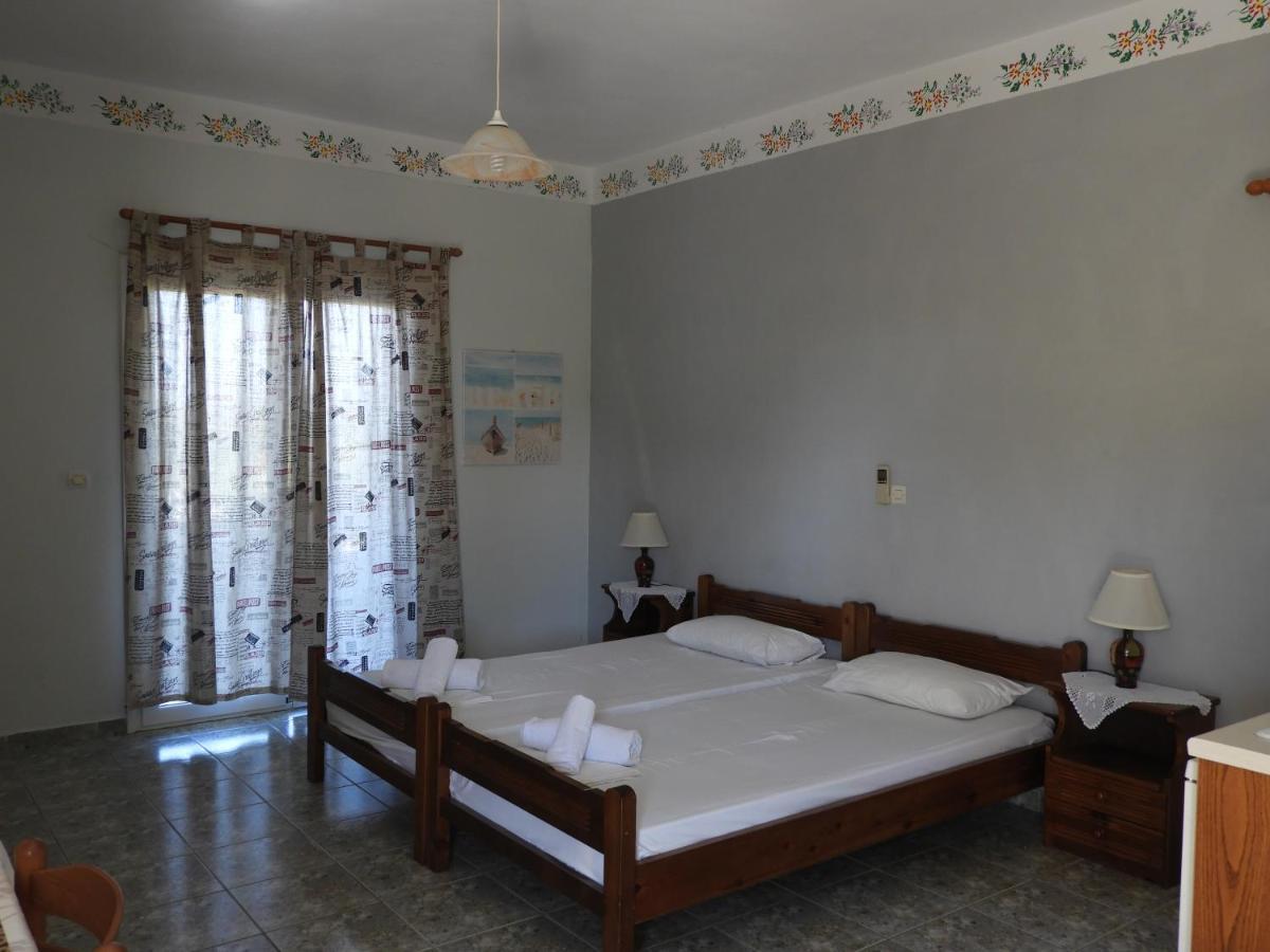 Maria Anastasia Studios Τραπεζάκι Εξωτερικό φωτογραφία