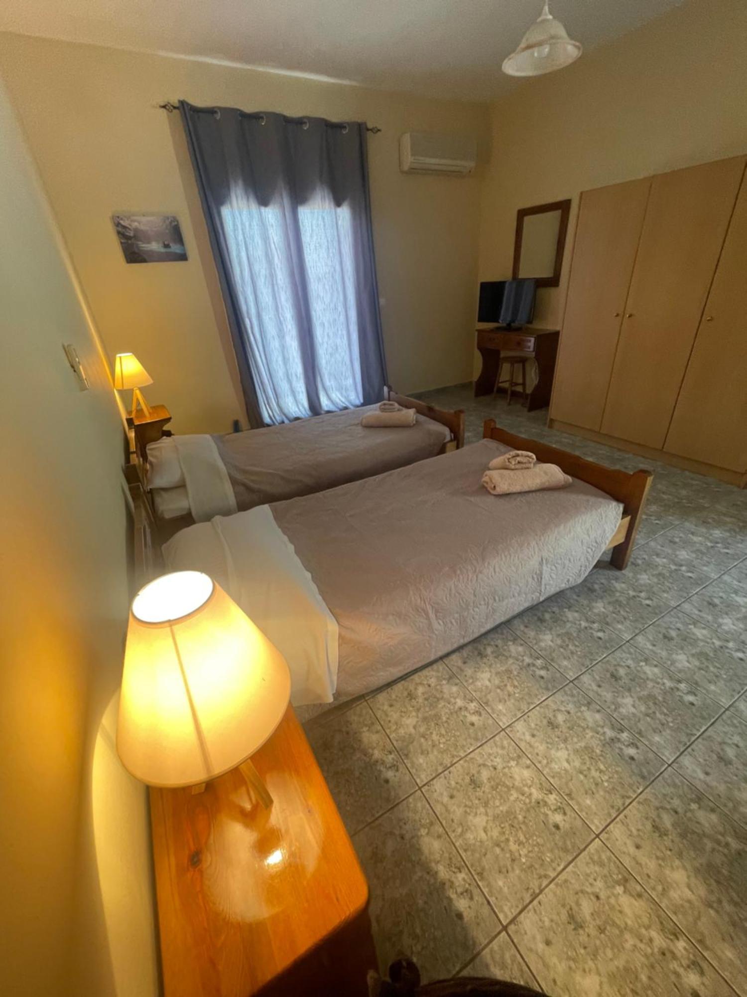 Maria Anastasia Studios Τραπεζάκι Εξωτερικό φωτογραφία
