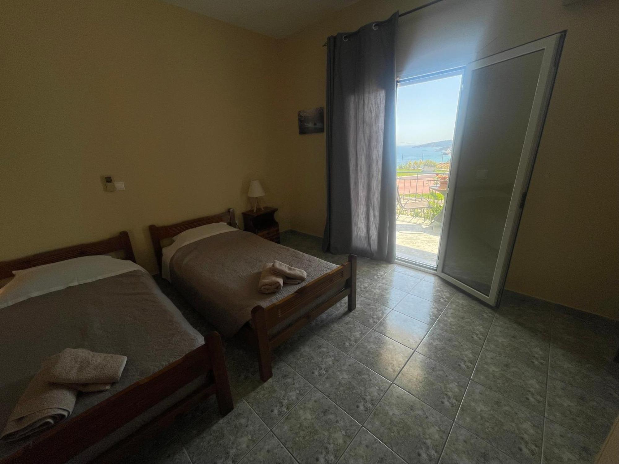 Maria Anastasia Studios Τραπεζάκι Εξωτερικό φωτογραφία