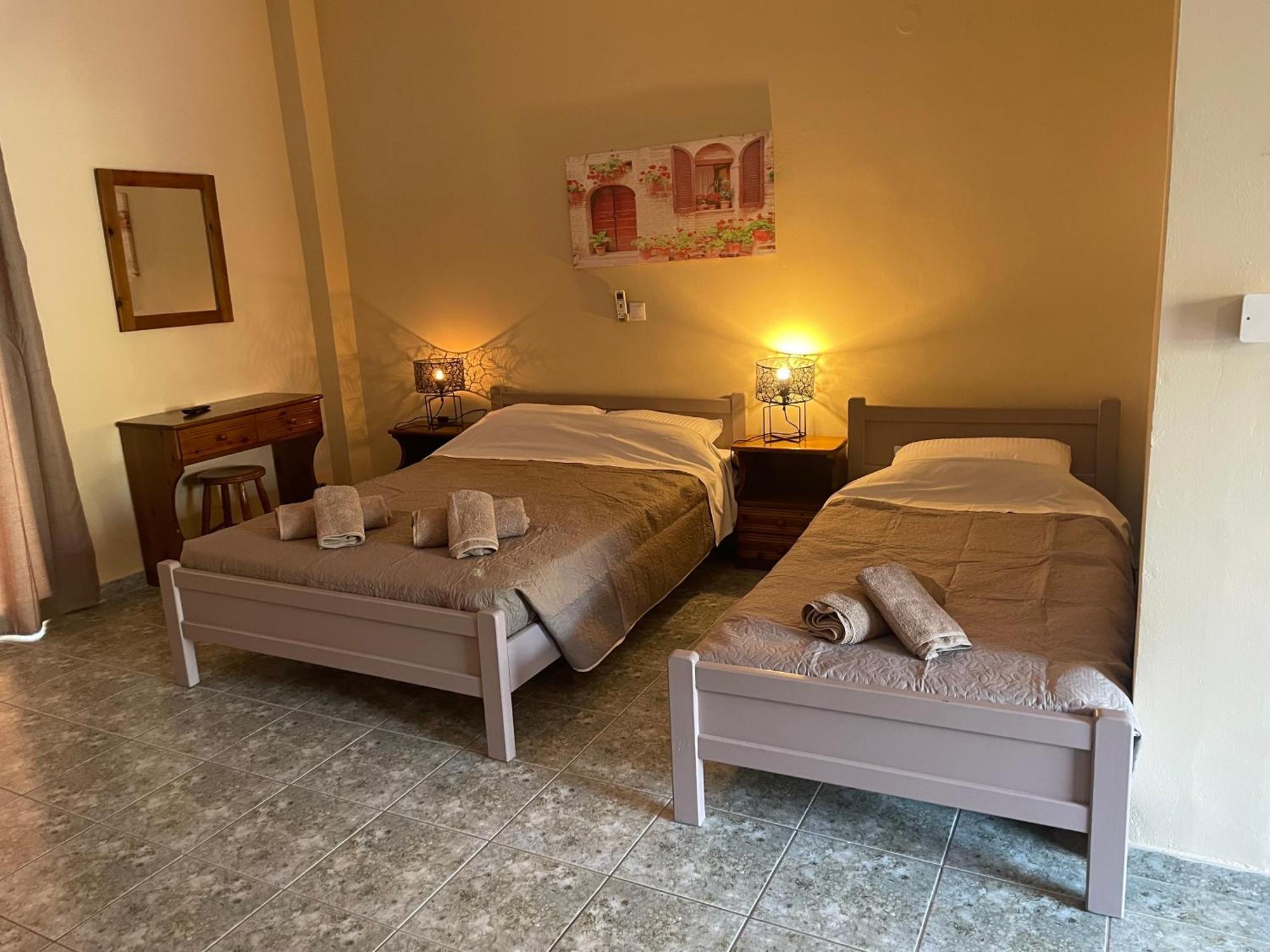 Maria Anastasia Studios Τραπεζάκι Εξωτερικό φωτογραφία