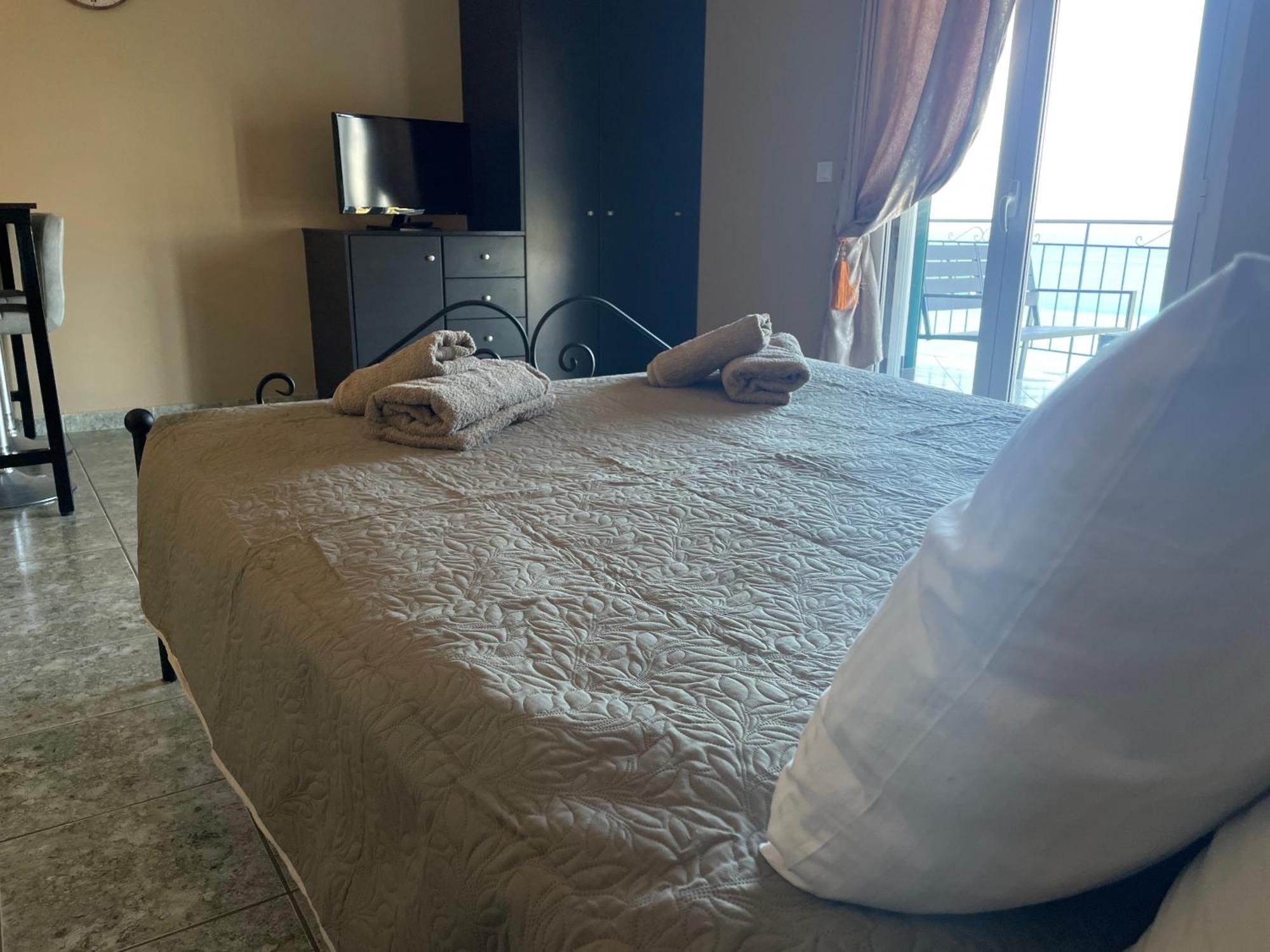 Maria Anastasia Studios Τραπεζάκι Εξωτερικό φωτογραφία