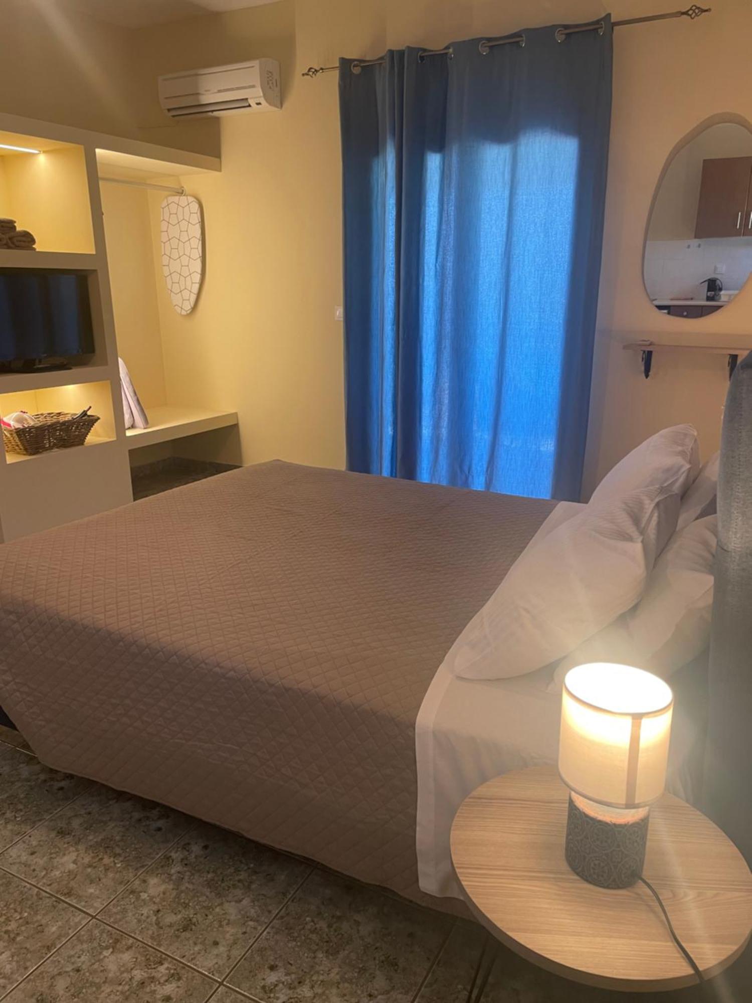Maria Anastasia Studios Τραπεζάκι Εξωτερικό φωτογραφία