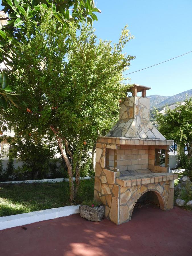 Maria Anastasia Studios Τραπεζάκι Εξωτερικό φωτογραφία